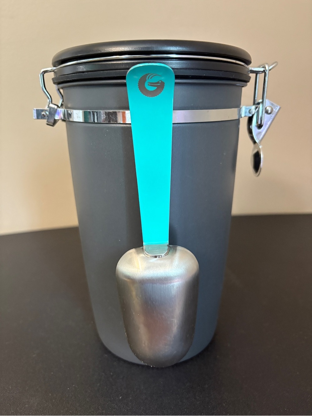 Gator Stainless Steel Canister CO2 Release Valve, Magnetic Scoop 64oz Capacity